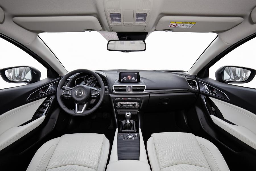 Торпедо Mazda3 Sedan 2016 года  (WW) (фото 4 из 37)